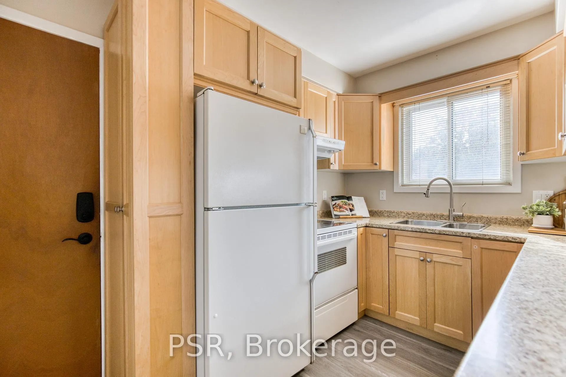 Photo 3 of Unit Main, 80 Westwood Drive, Kitchener — HOMEH