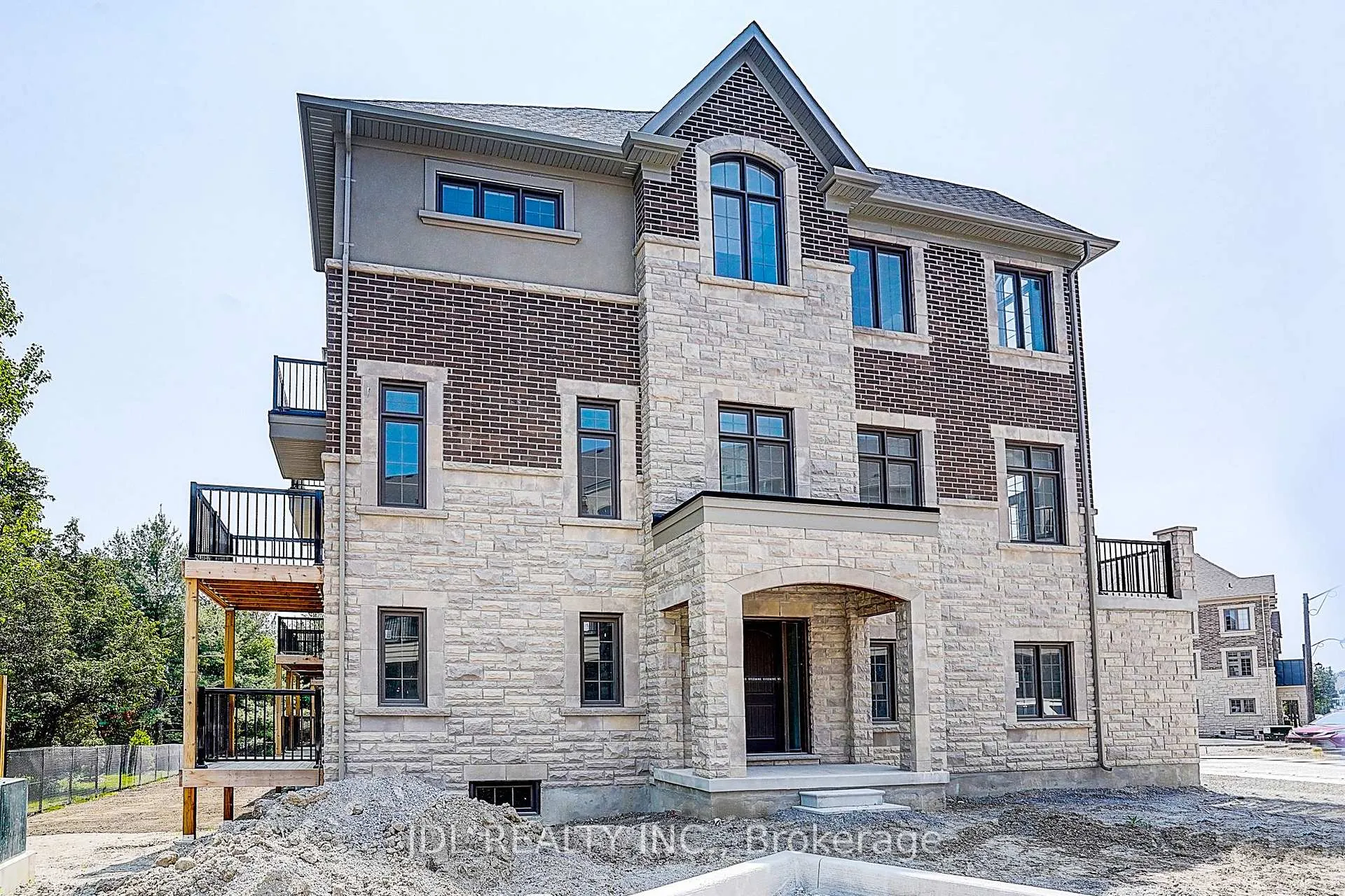 Photo 3 of 1 West Village Lane, Markham, Angus Glen — HOMEH