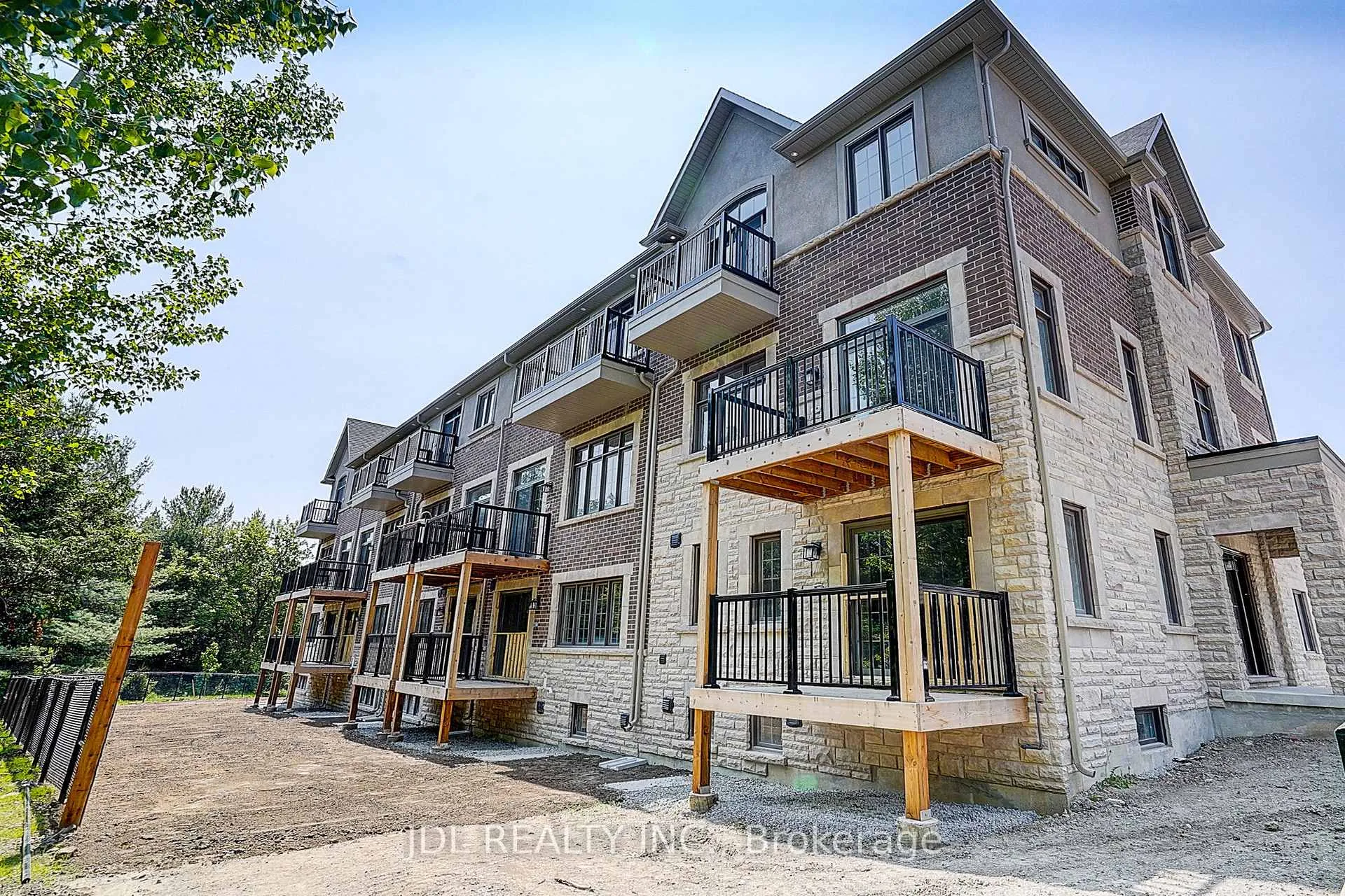Photo 4 of 1 West Village Lane, Markham, Angus Glen — HOMEH