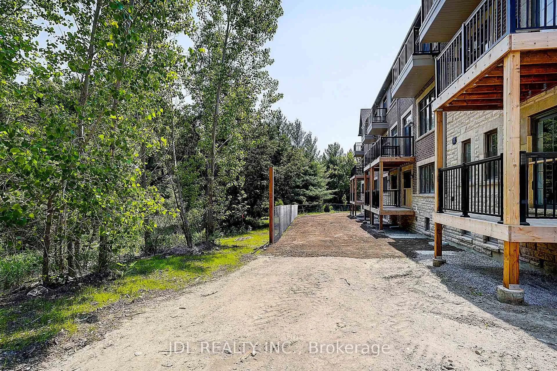 Photo 5 of 1 West Village Lane, Markham, Angus Glen — HOMEH