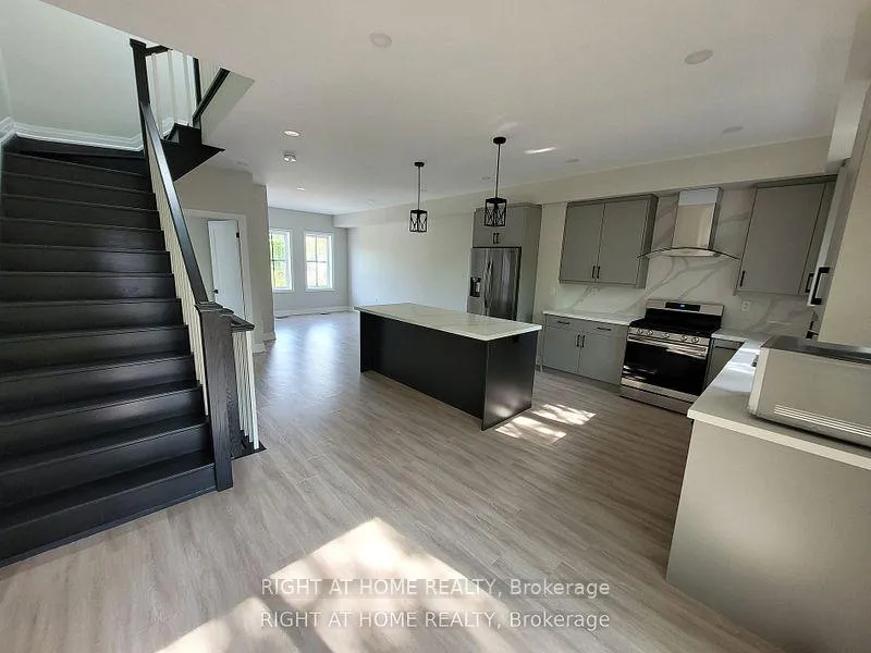 Photo 3 of 3 Merino Road, Vaughan, Maple — HOMEH