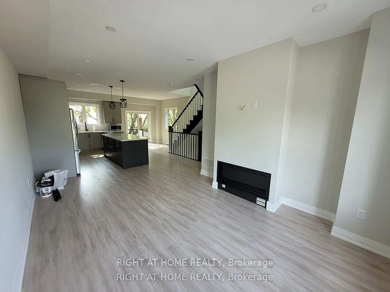 Photo 5 of 3 Merino Road, Vaughan, Maple — HOMEH