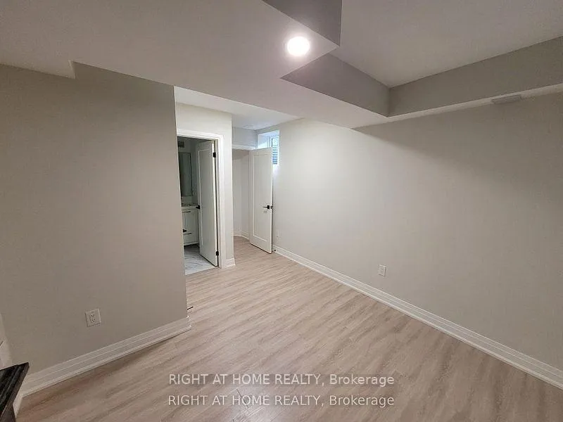 Photo 8 of 3 Merino Road, Vaughan, Maple — HOMEH