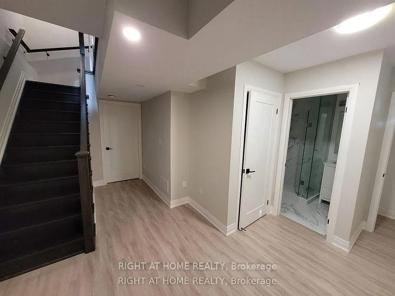 Photo 9 of 3 Merino Road, Vaughan, Maple — HOMEH