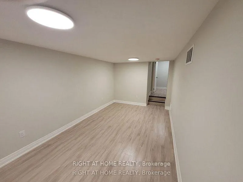 Photo 11 of 3 Merino Road, Vaughan, Maple — HOMEH