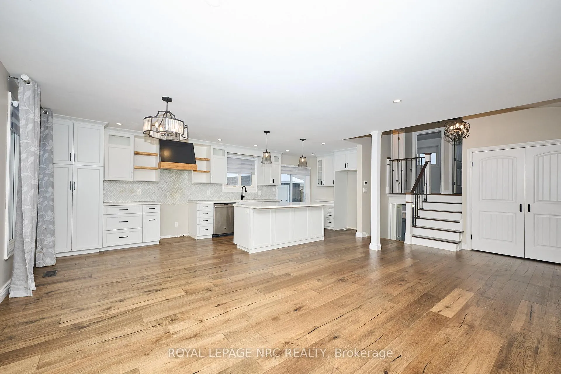 Photo 5 of 6796 Stokes Street, Niagara Falls, Dorchester — HOMEH