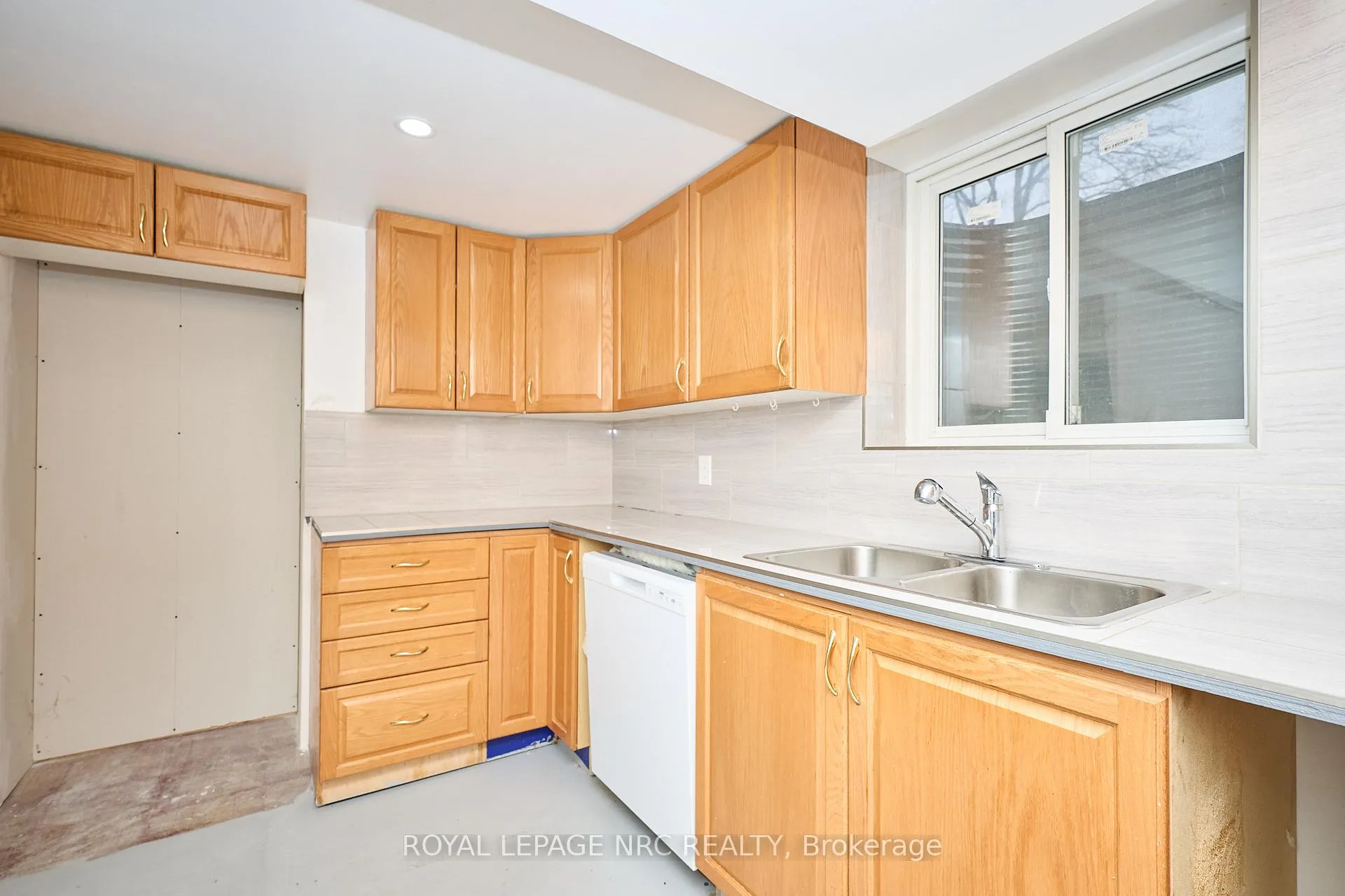 Photo 29 of 6796 Stokes Street, Niagara Falls, Dorchester — HOMEH