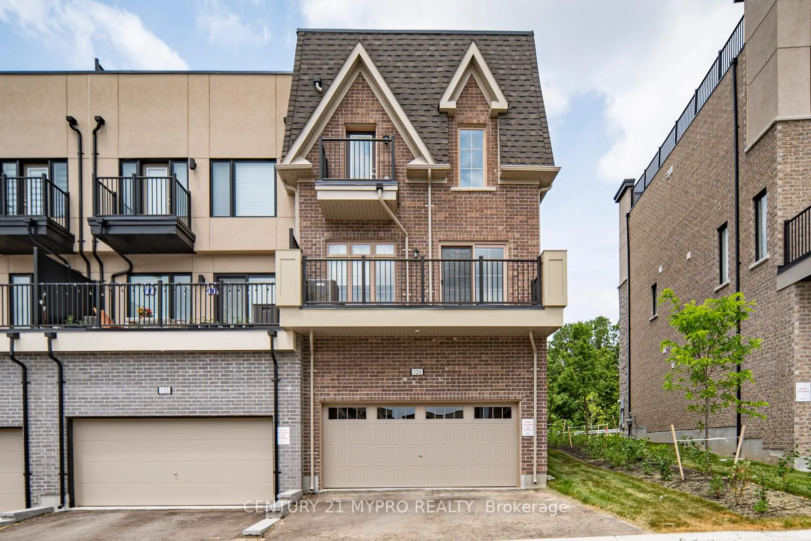 Photo 2 of 125 Yorkton Boulevard, Markham, Angus Glen — HOMEH