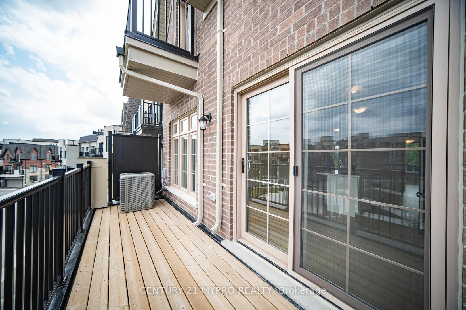 Photo 4 of 125 Yorkton Boulevard, Markham, Angus Glen — HOMEH