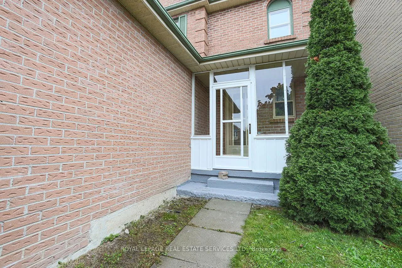 Photo 2 of 35 Gailcrest Circle, Vaughan, Crestwood-Springfarm-Yorkhill — HOMEH