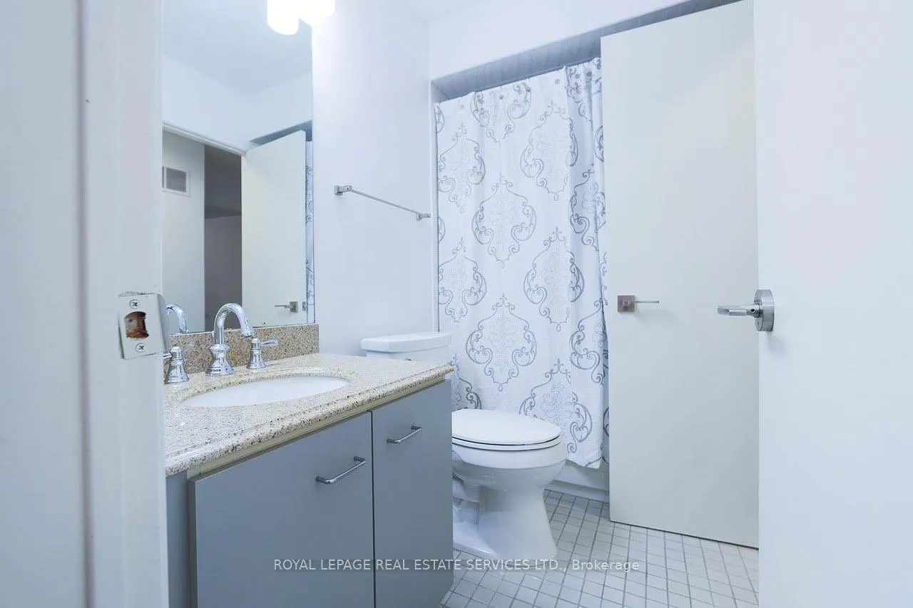 Photo 8 of 35 Gailcrest Circle, Vaughan, Crestwood-Springfarm-Yorkhill — HOMEH