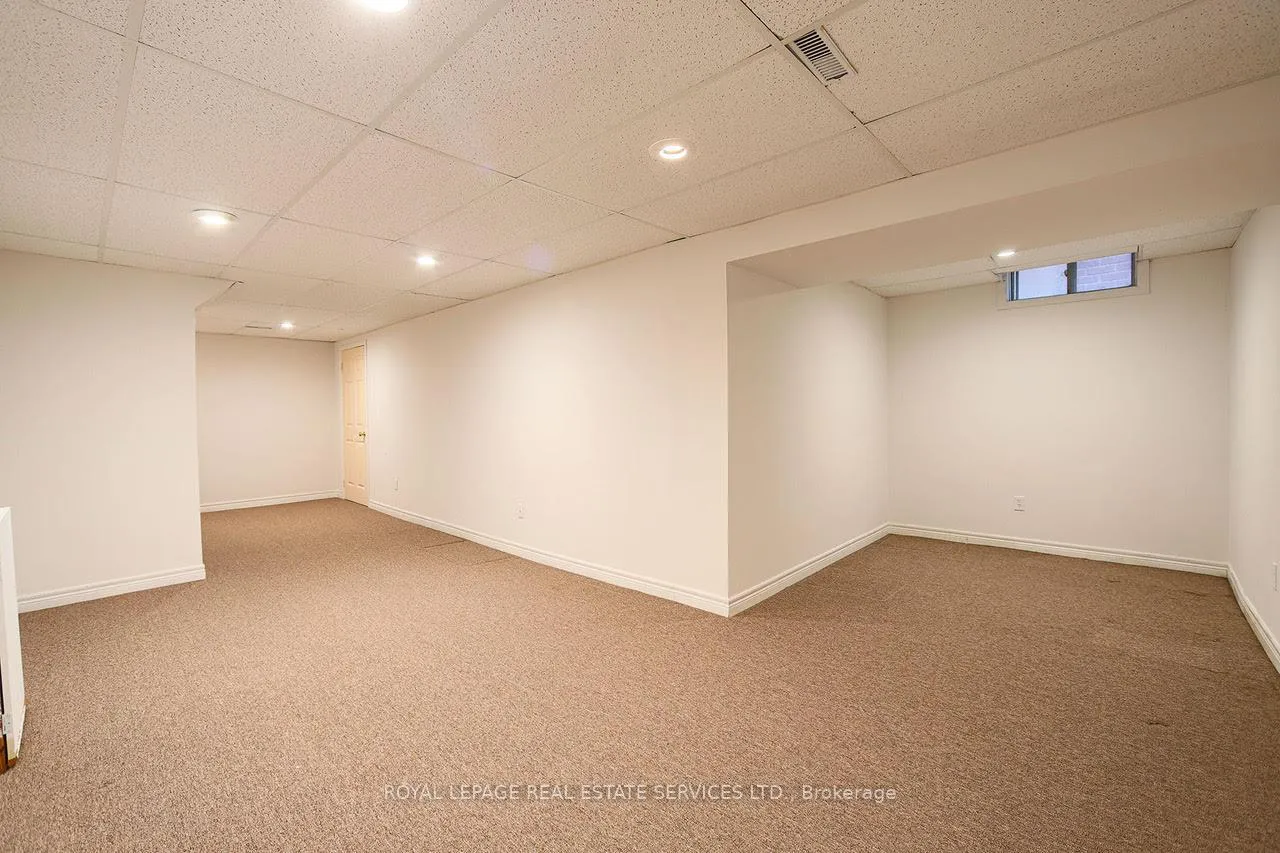 Photo 9 of 35 Gailcrest Circle, Vaughan, Crestwood-Springfarm-Yorkhill — HOMEH