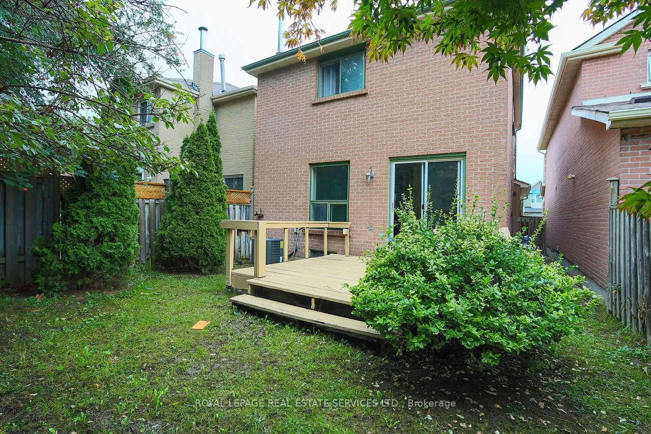 Photo 12 of 35 Gailcrest Circle, Vaughan, Crestwood-Springfarm-Yorkhill — HOMEH