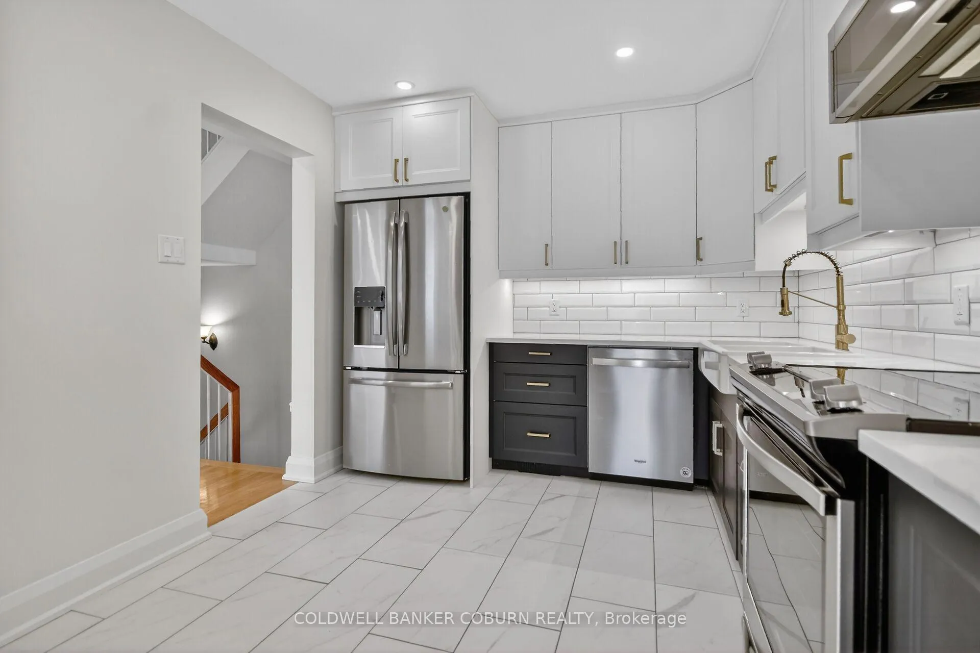 Photo 8 of 89 Flowertree Crescent N, Ottawa, Kanata - Emerald Meadows/Trailwest — HOMEH