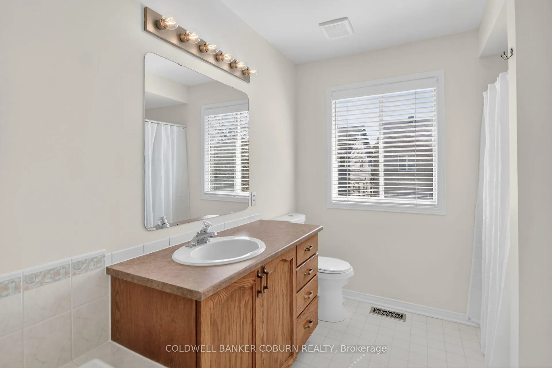 Photo 14 of 89 Flowertree Crescent N, Ottawa, Kanata - Emerald Meadows/Trailwest — HOMEH