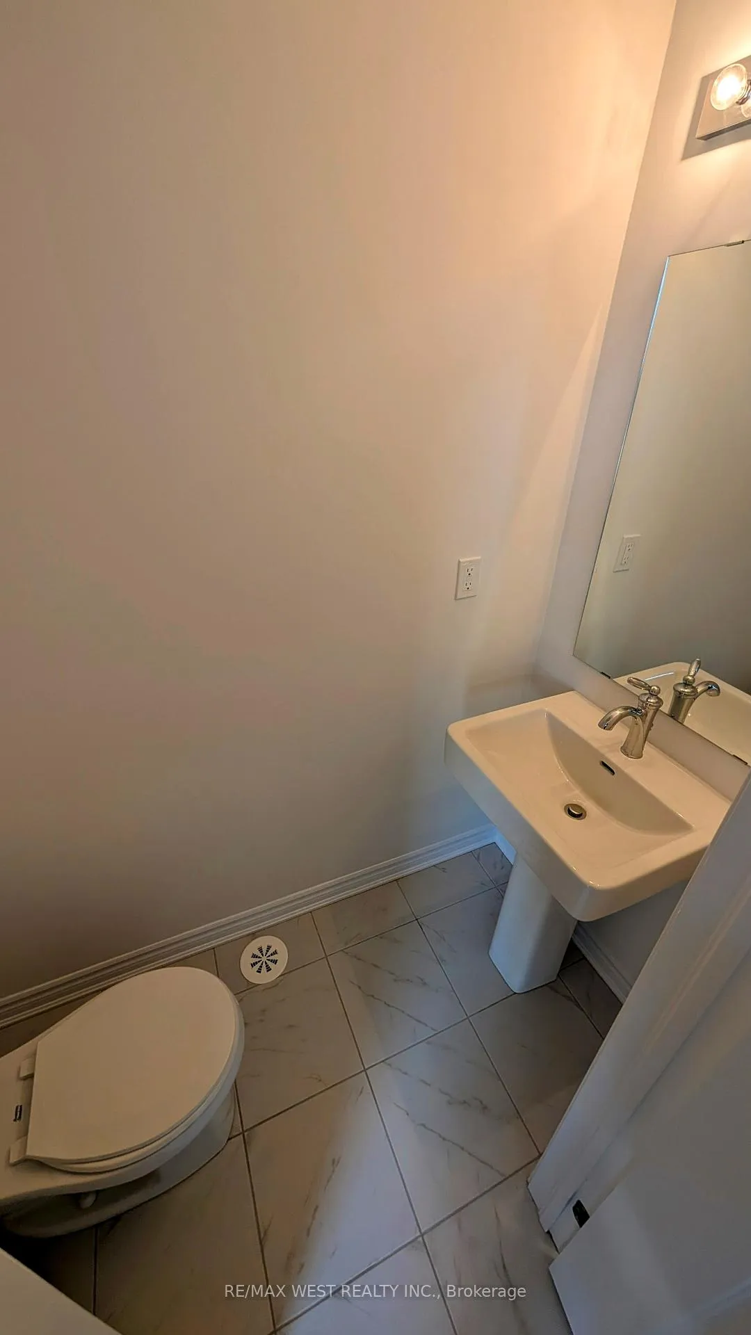 Photo 3 of 94 Paradox Street, Vaughan, Kleinburg — HOMEH