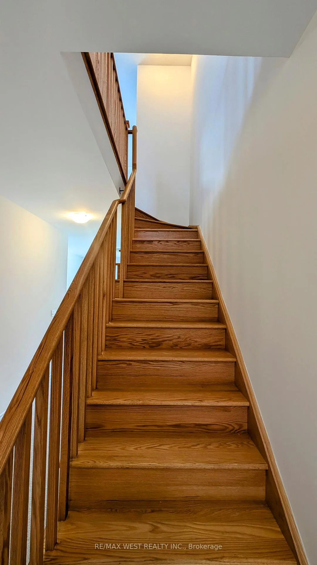 Photo 5 of 94 Paradox Street, Vaughan, Kleinburg — HOMEH