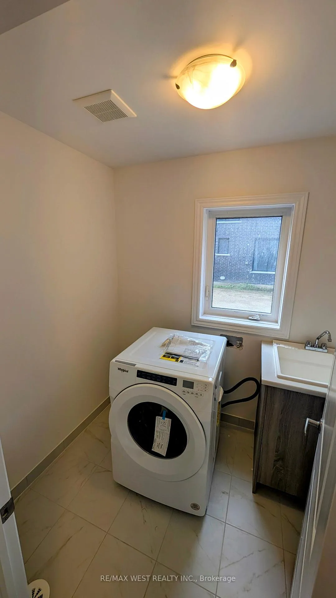 Photo 8 of 94 Paradox Street, Vaughan, Kleinburg — HOMEH