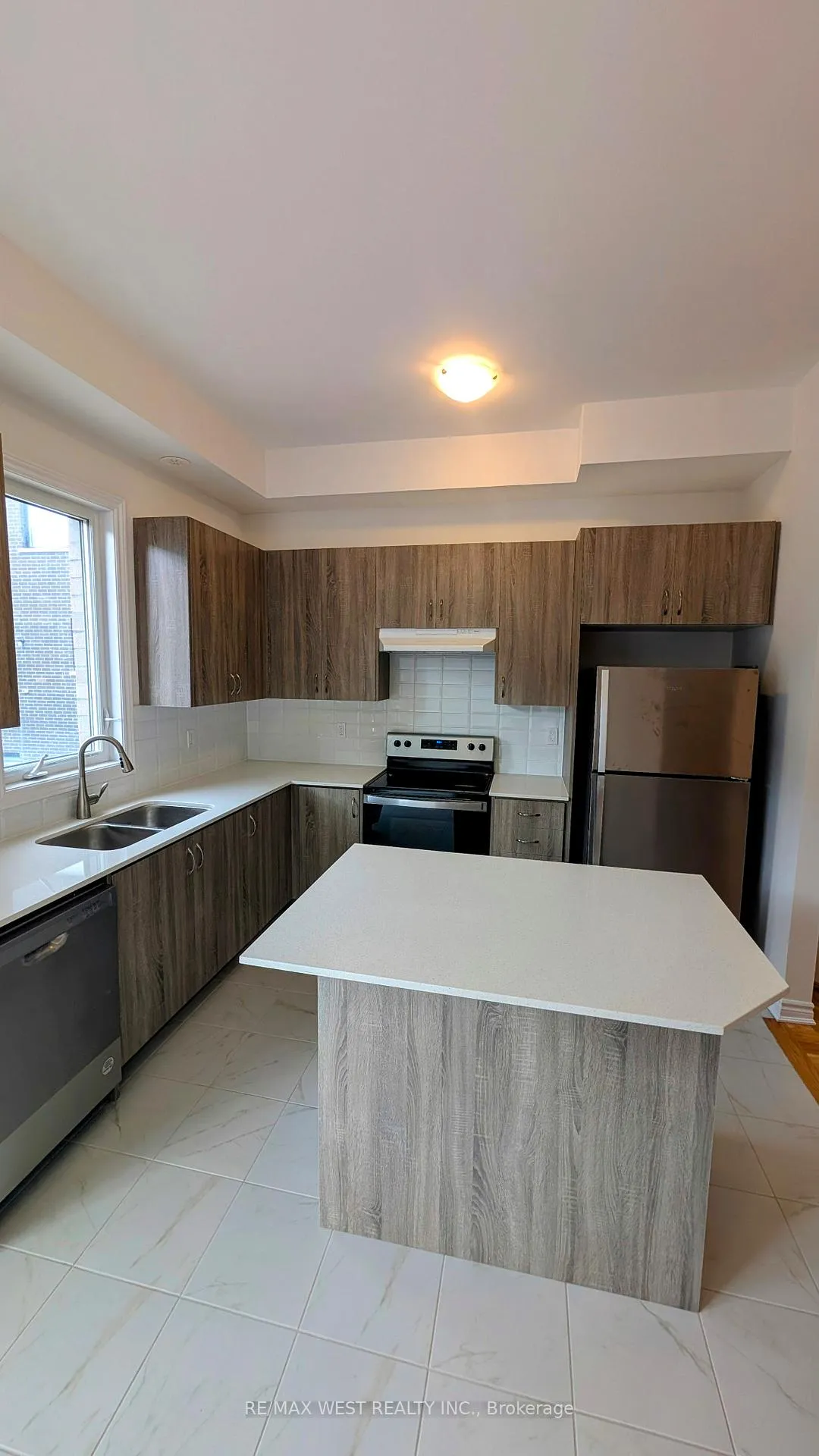 Photo 13 of 94 Paradox Street, Vaughan, Kleinburg — HOMEH