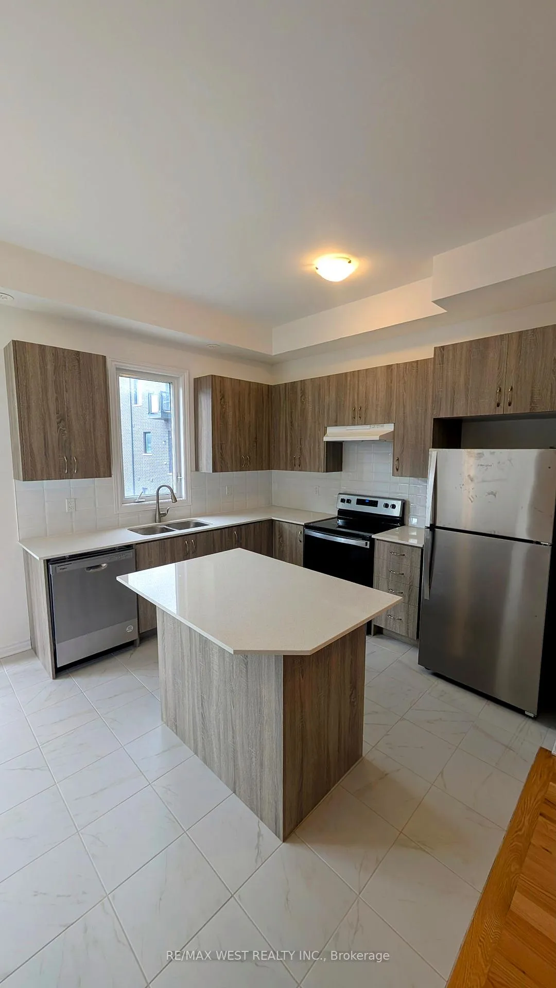 Photo 14 of 94 Paradox Street, Vaughan, Kleinburg — HOMEH