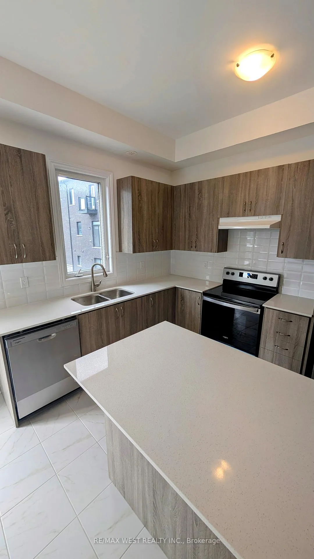 Photo 15 of 94 Paradox Street, Vaughan, Kleinburg — HOMEH