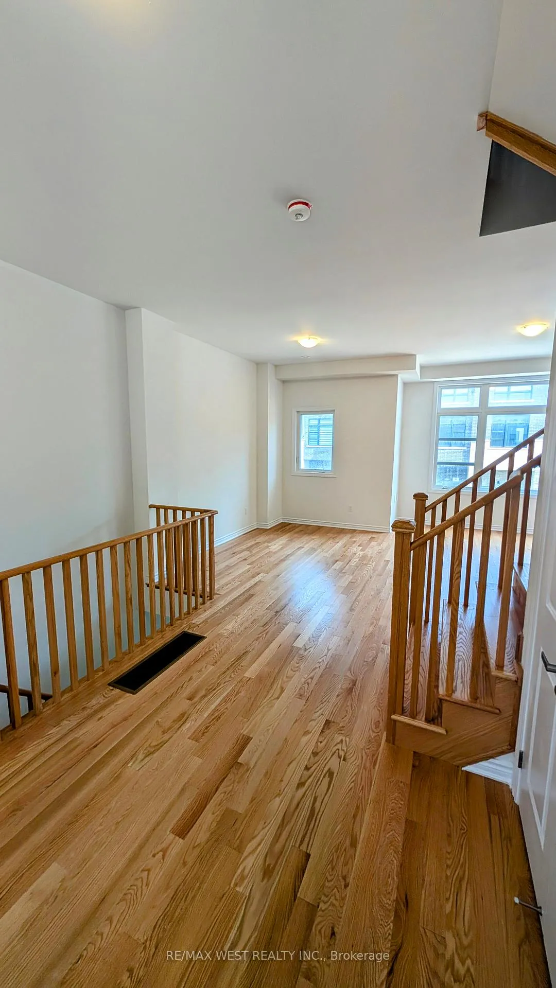 Photo 19 of 94 Paradox Street, Vaughan, Kleinburg — HOMEH