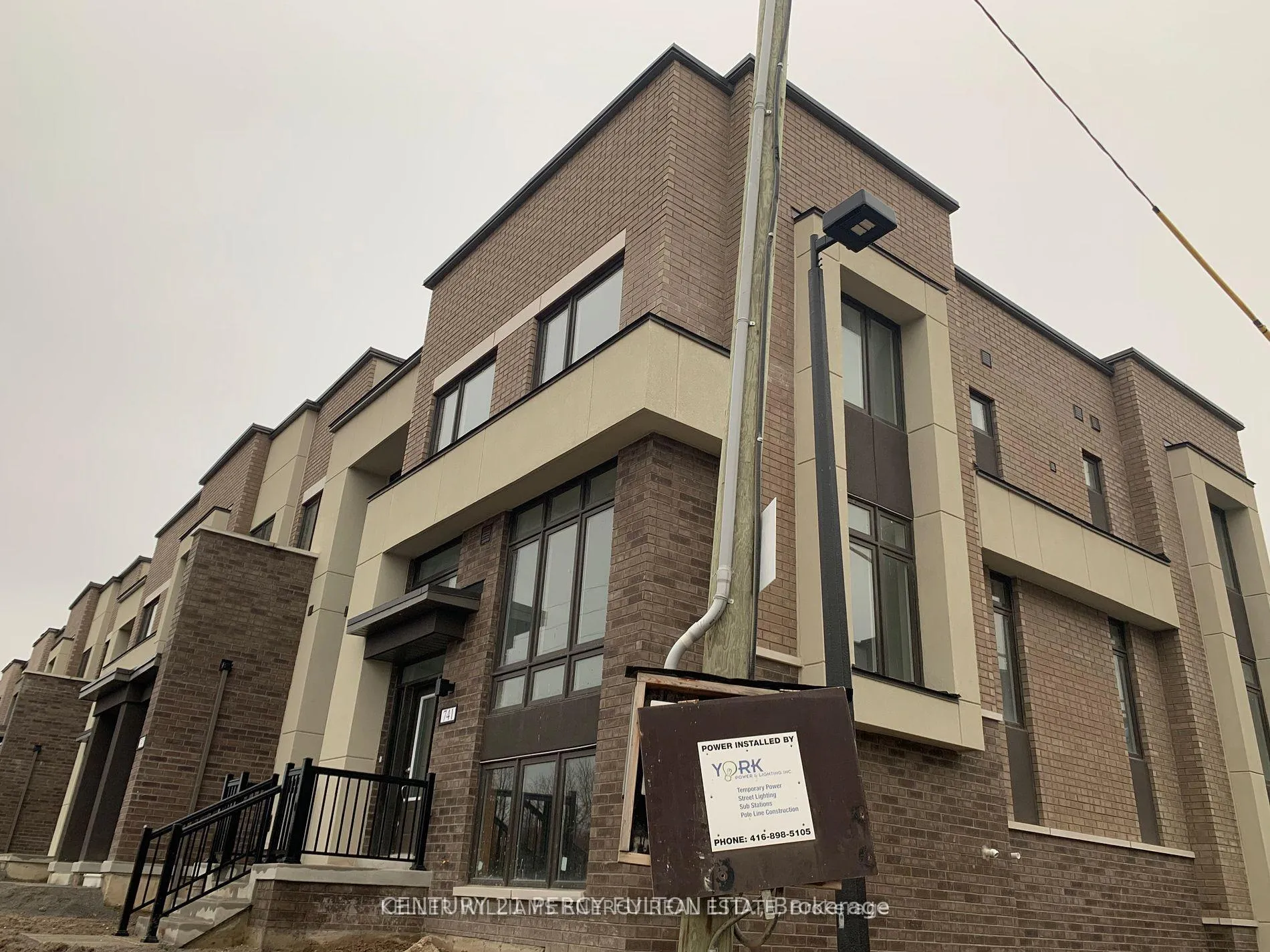 Front of 741 Conlin Rd E