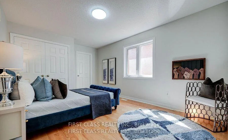 Photo 2 of 33 Schuster Lane, Vaughan, Patterson — HOMEH
