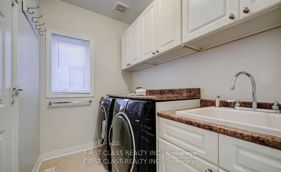 Photo 7 of 33 Schuster Lane, Vaughan, Patterson — HOMEH