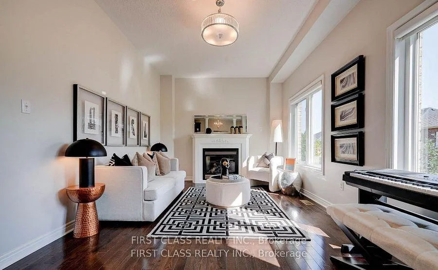 Photo 8 of 33 Schuster Lane, Vaughan, Patterson — HOMEH