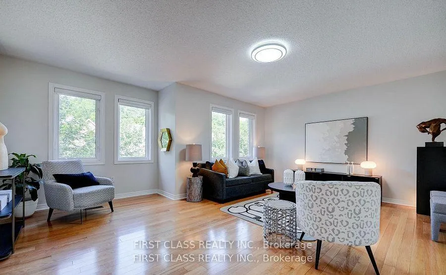 Photo 12 of 33 Schuster Lane, Vaughan, Patterson — HOMEH