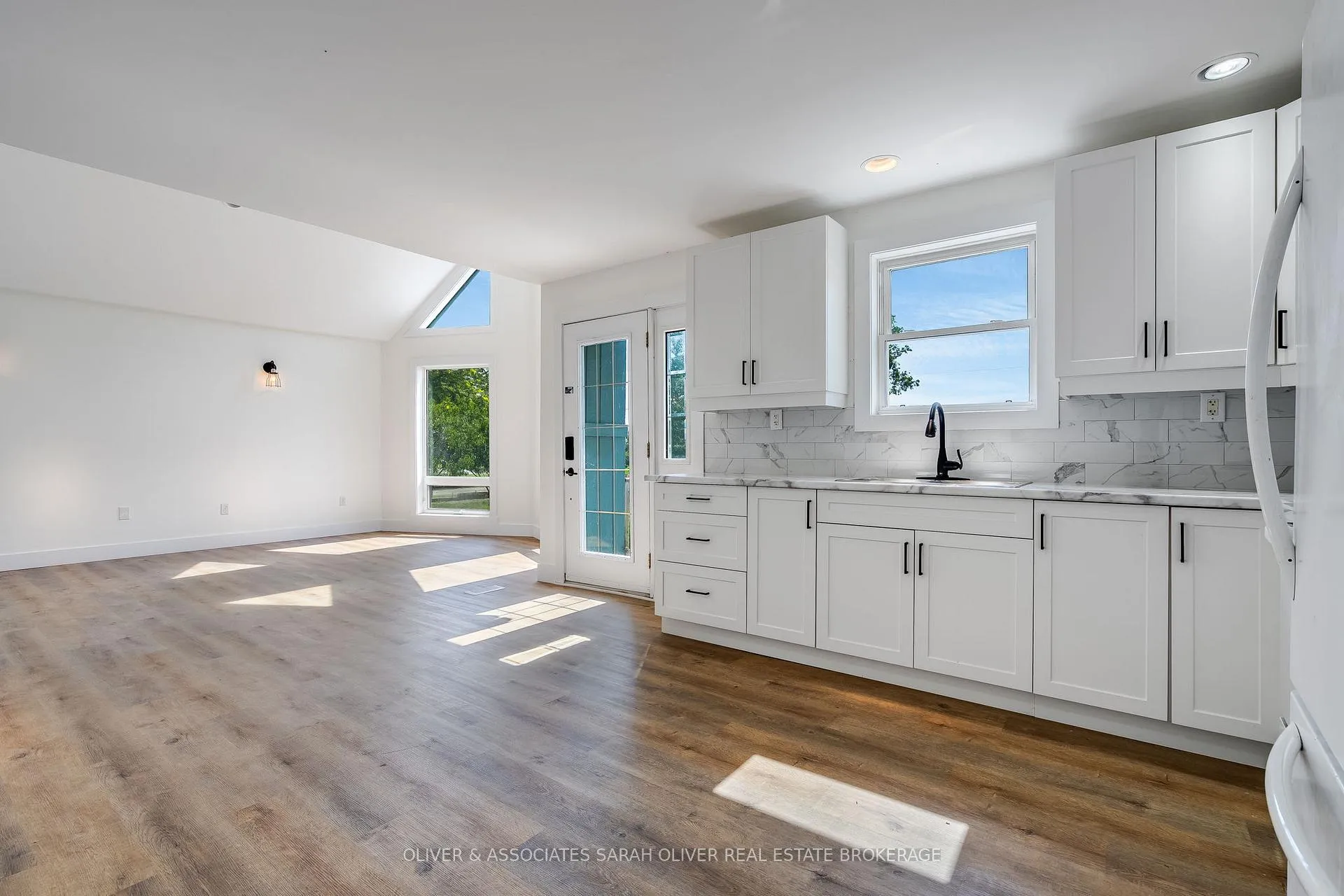 Photo 6 of 271 Cotterie Park Road, Leamington — HOMEH
