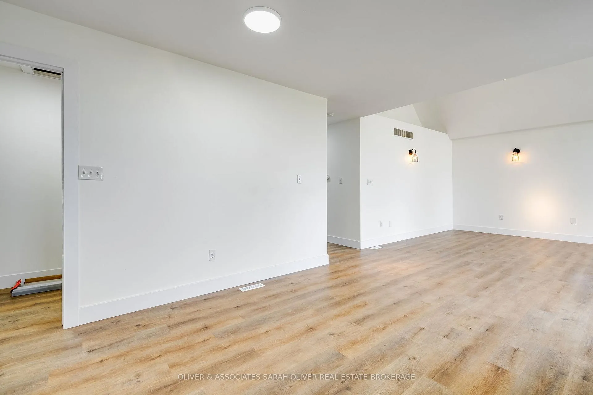 Photo 13 of 271 Cotterie Park Road, Leamington — HOMEH
