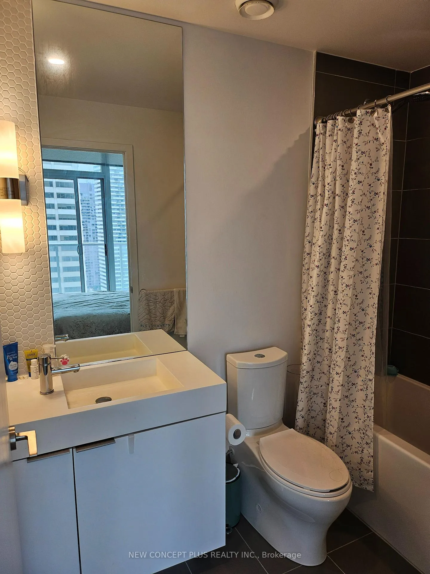 Photo 9 of Unit 2310, 33 Helendale Avenue, Toronto, Yonge-Eglinton — HOMEH