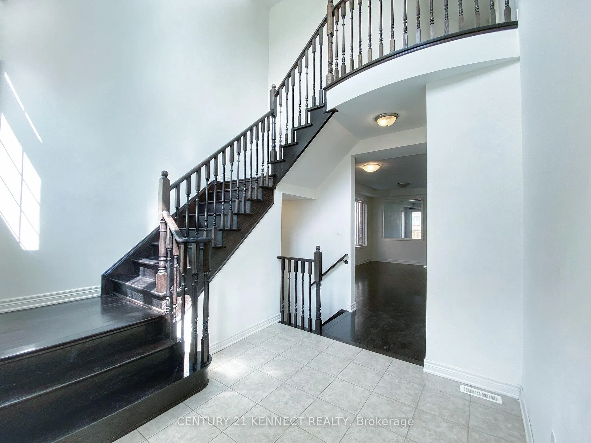 Photo 3 of 82 Henry Bauer Avenue, Markham, Berczy — HOMEH