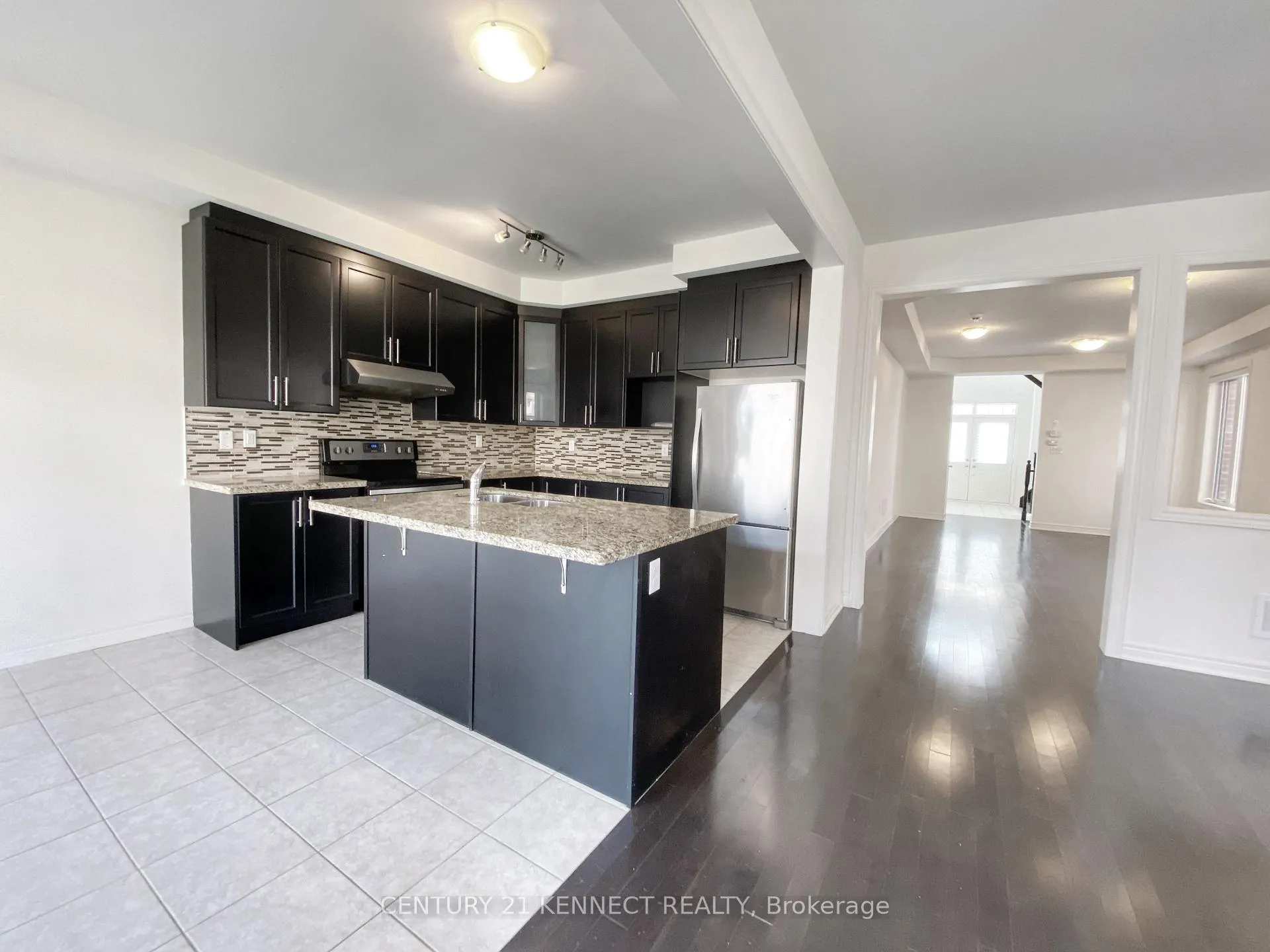 Photo 10 of 82 Henry Bauer Avenue, Markham, Berczy — HOMEH