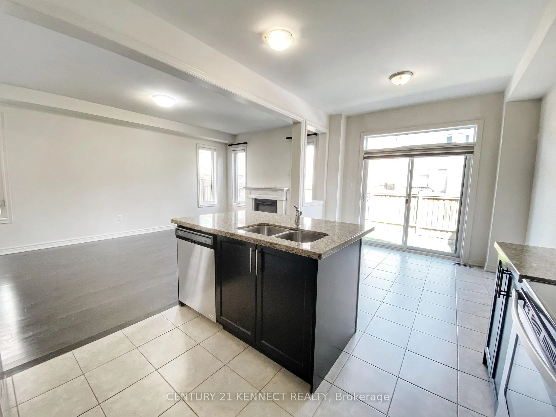 Photo 12 of 82 Henry Bauer Avenue, Markham, Berczy — HOMEH