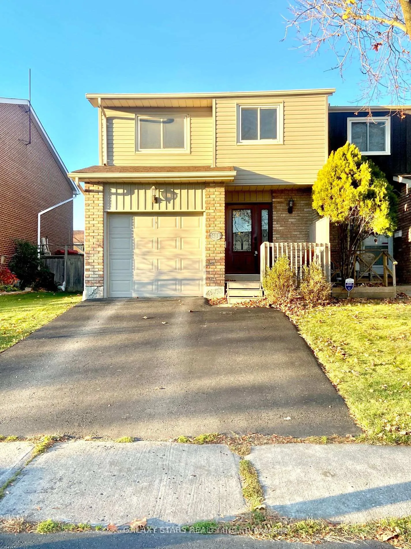 Front of 1458 Fieldlight Boulevard