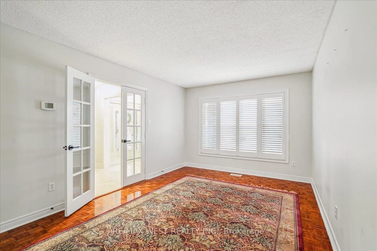 Photo 4 of 70 Mapes Avenue, Vaughan, West Woodbridge — HOMEH