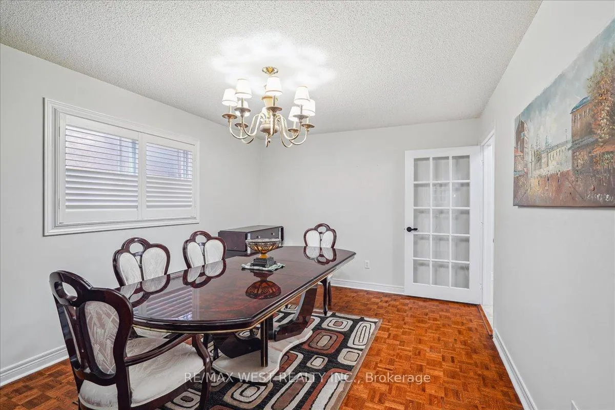 Photo 5 of 70 Mapes Avenue, Vaughan, West Woodbridge — HOMEH