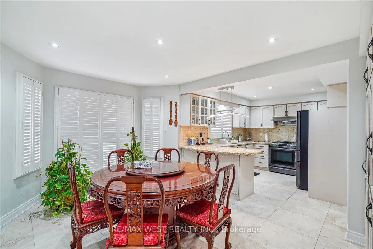 Photo 6 of 70 Mapes Avenue, Vaughan, West Woodbridge — HOMEH