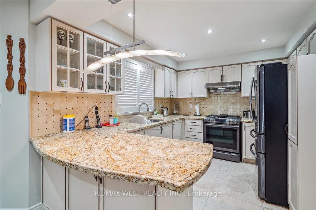 Photo 7 of 70 Mapes Avenue, Vaughan, West Woodbridge — HOMEH