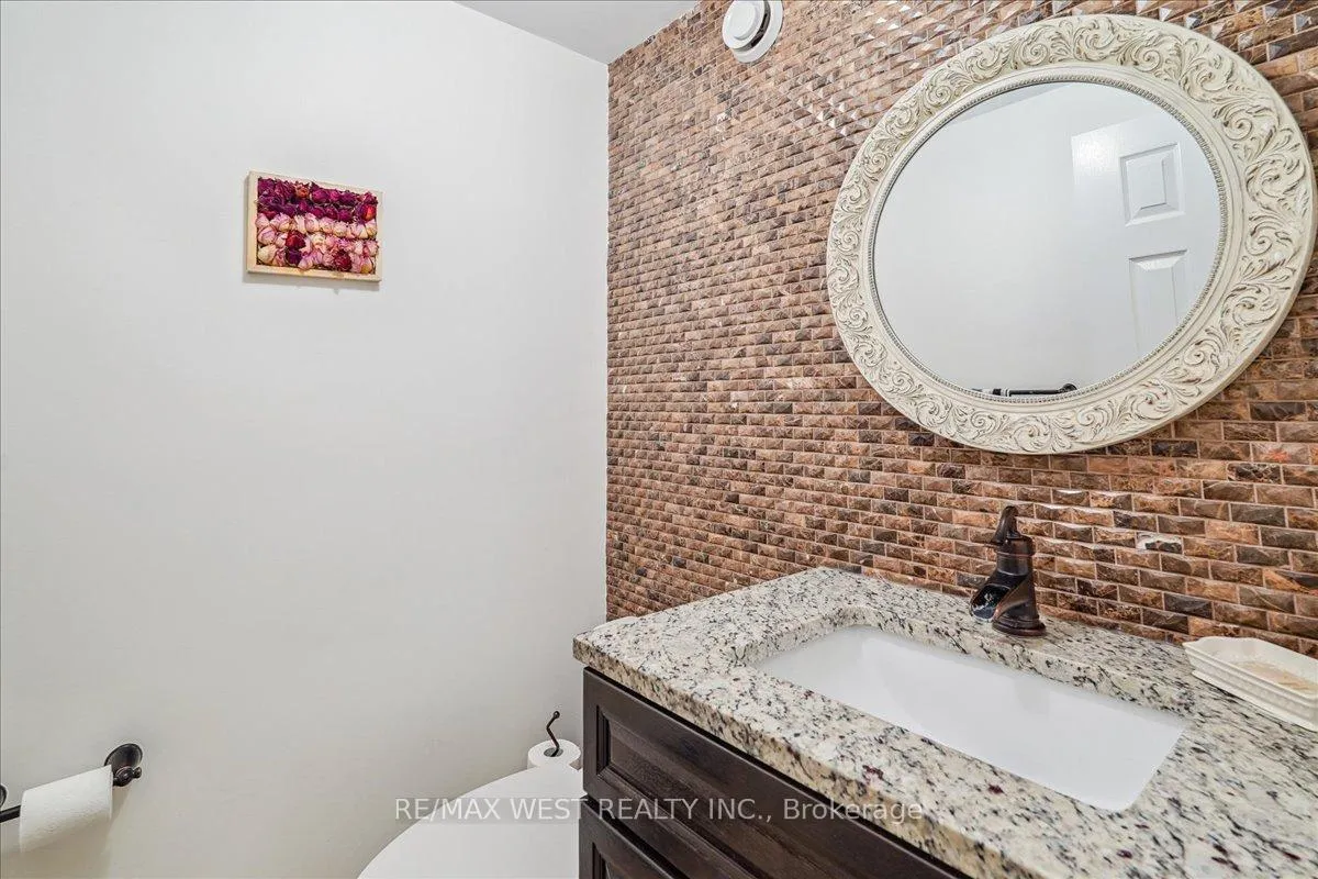 Photo 9 of 70 Mapes Avenue, Vaughan, West Woodbridge — HOMEH