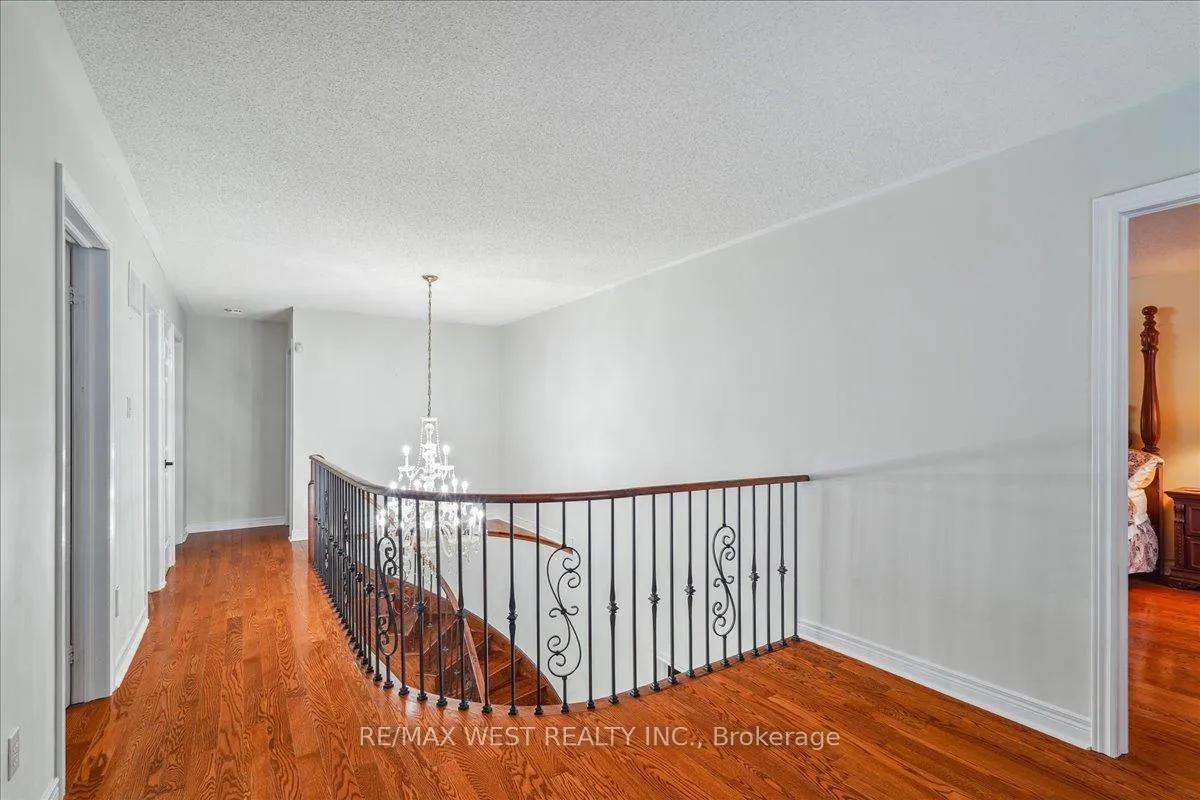 Photo 10 of 70 Mapes Avenue, Vaughan, West Woodbridge — HOMEH