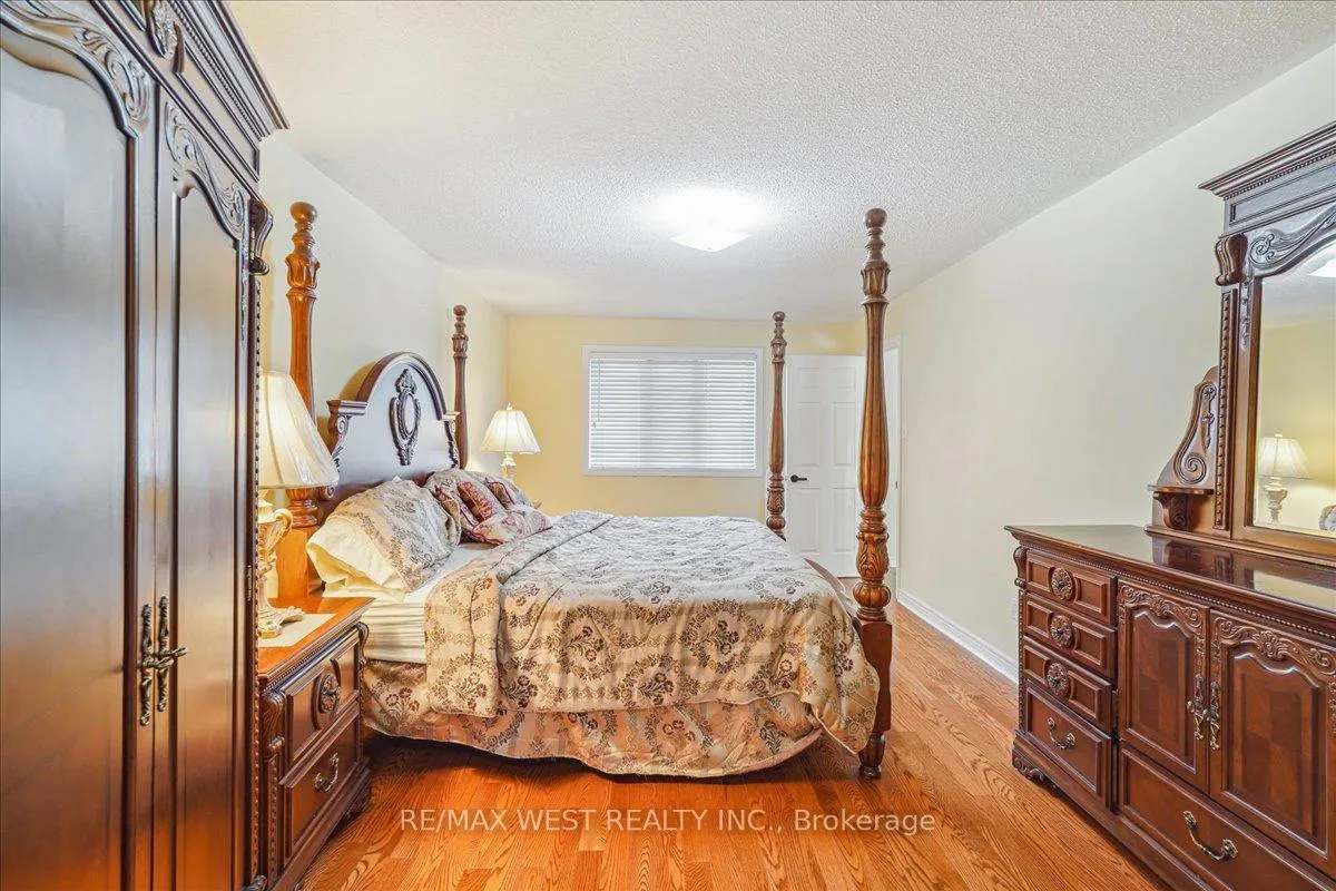 Photo 11 of 70 Mapes Avenue, Vaughan, West Woodbridge — HOMEH