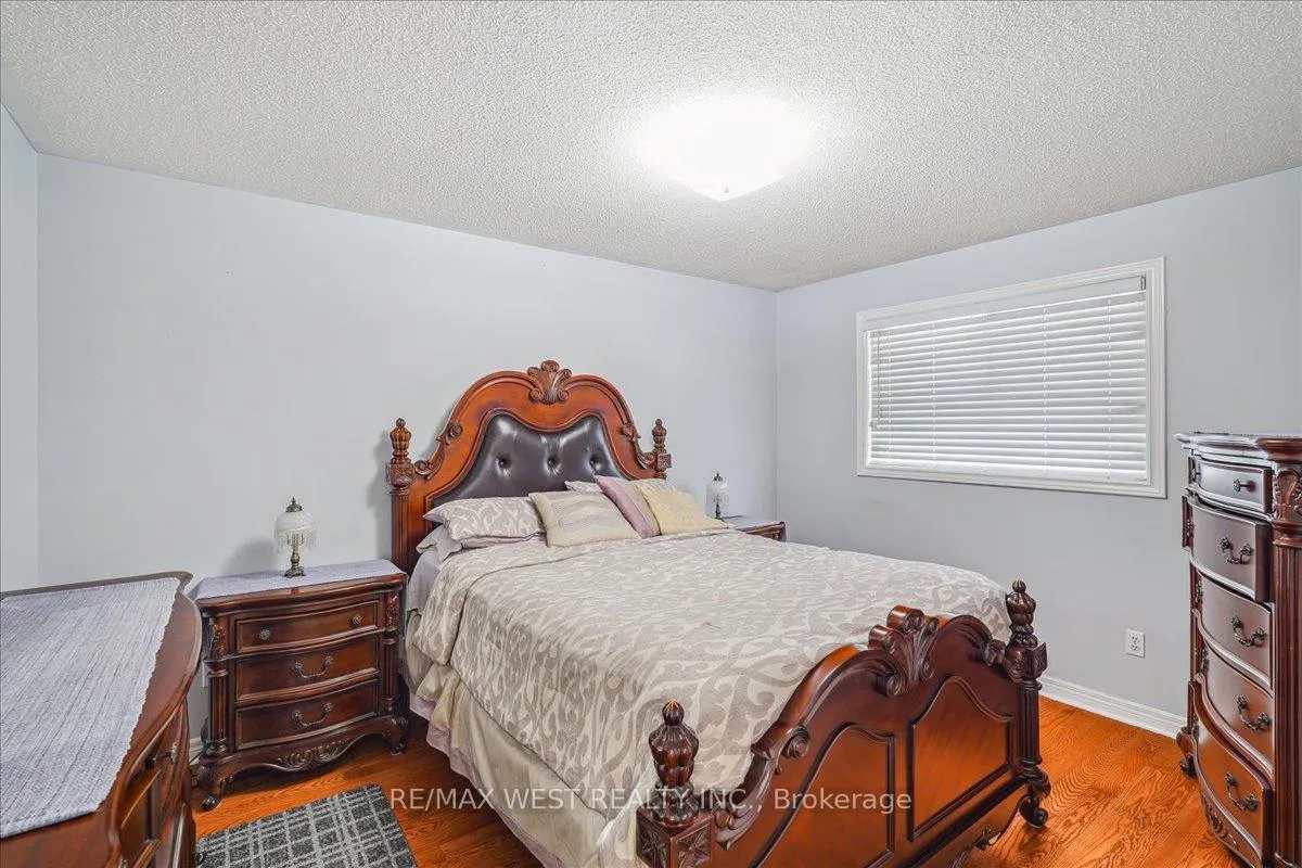 Photo 12 of 70 Mapes Avenue, Vaughan, West Woodbridge — HOMEH
