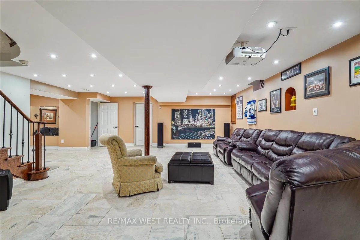 Photo 16 of 70 Mapes Avenue, Vaughan, West Woodbridge — HOMEH