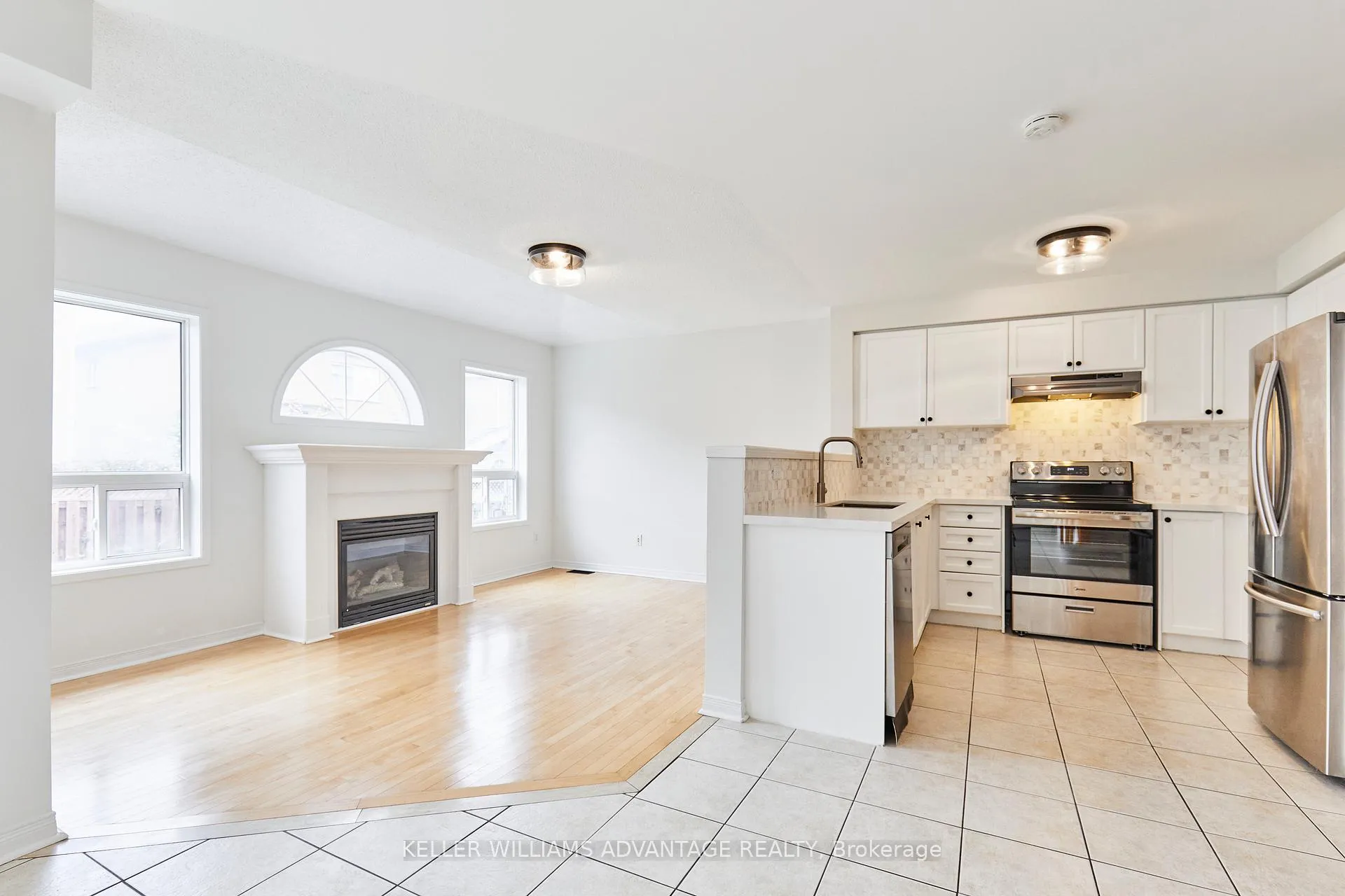 Photo 2 of 118 Timberwolf Crescent, Vaughan, Vellore Village — HOMEH