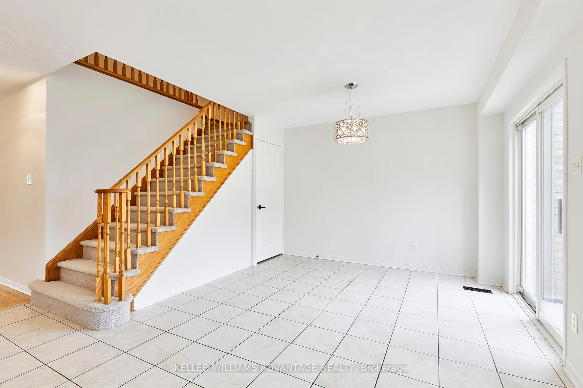 Photo 5 of 118 Timberwolf Crescent, Vaughan, Vellore Village — HOMEH