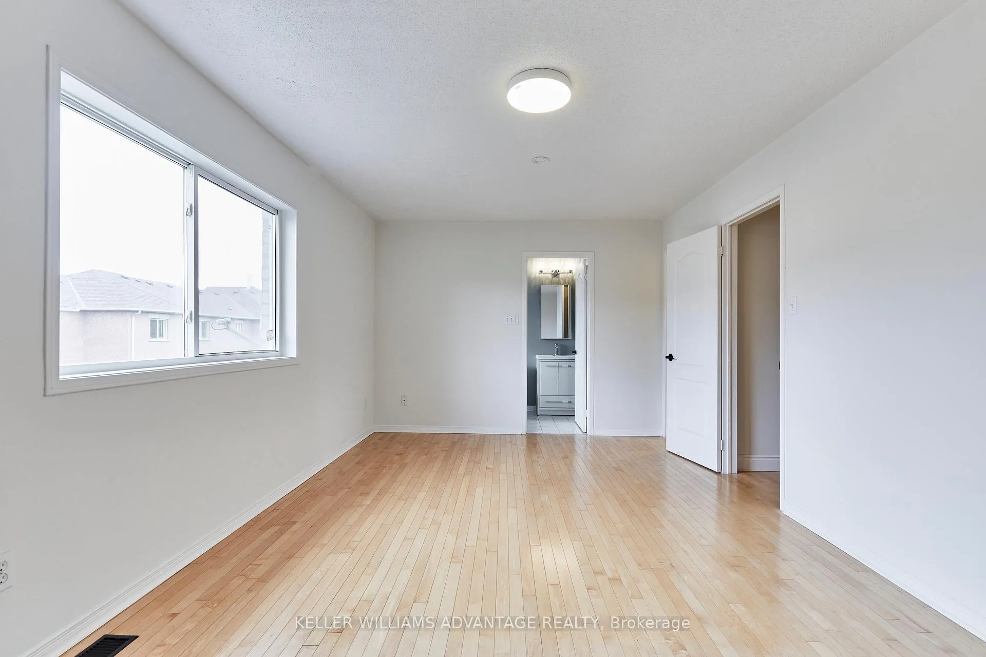 Photo 16 of 118 Timberwolf Crescent, Vaughan, Vellore Village — HOMEH